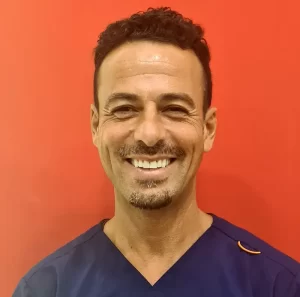 גיא שרון מומחה השתלת שיניים
